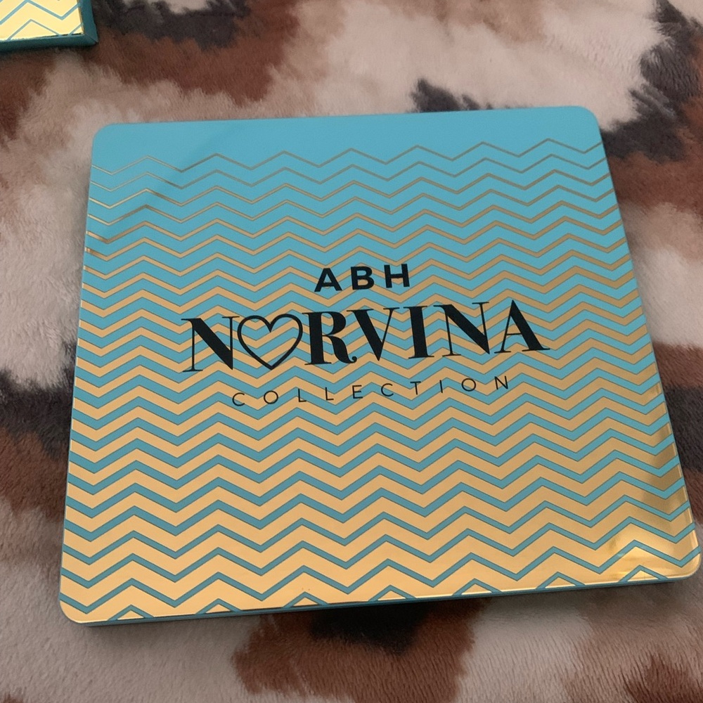 Anastasia ABH Norvina Pro Pigment Vol. 2 Eye Shadow Palette New In Box - Picture 4 of 9